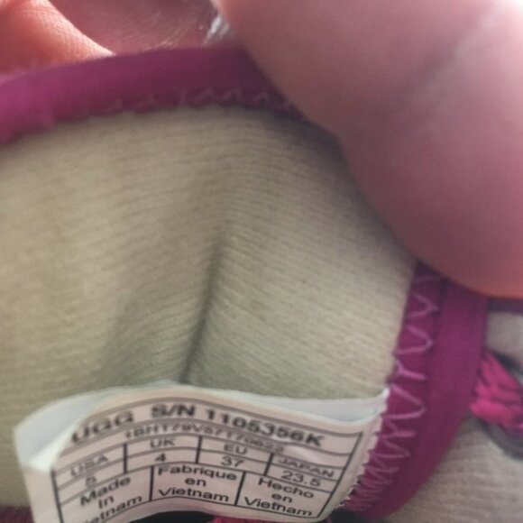 Uggs Marcus Shimmer Shoes 5 - Picture 8 of 9